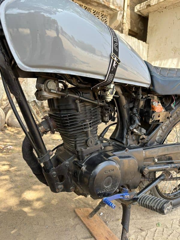 Honda 125 Cafe Racer 3