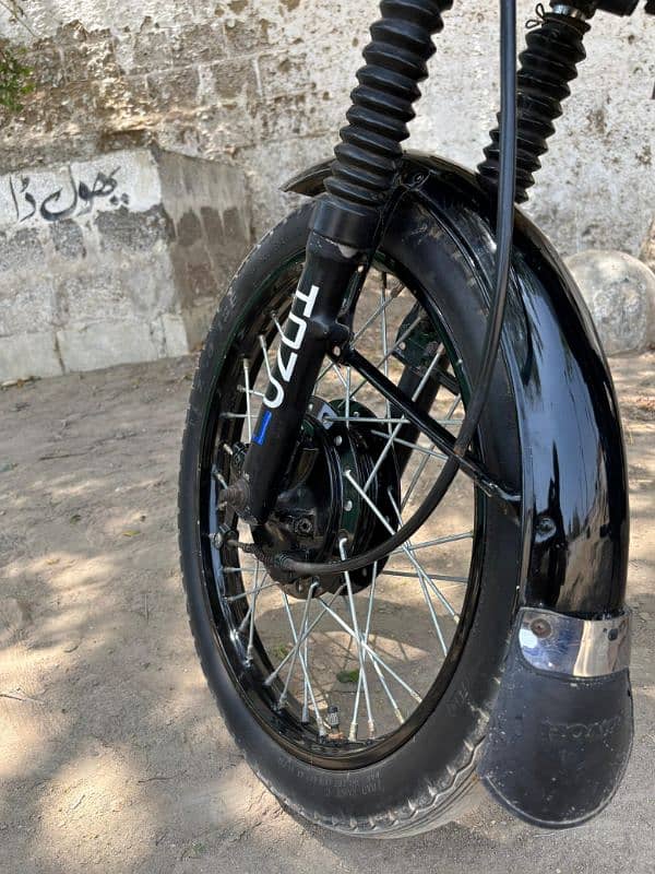 Honda 125 Cafe Racer 4