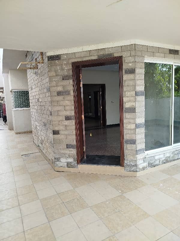 Great Location Close To All Amenities 11-Marla Double-Storey Modern House For Sale 5