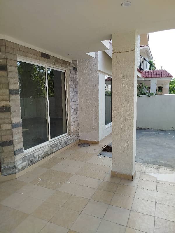 Great Location Close To All Amenities 11-Marla Double-Storey Modern House For Sale 8