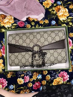 Gucci shoulder bag with box