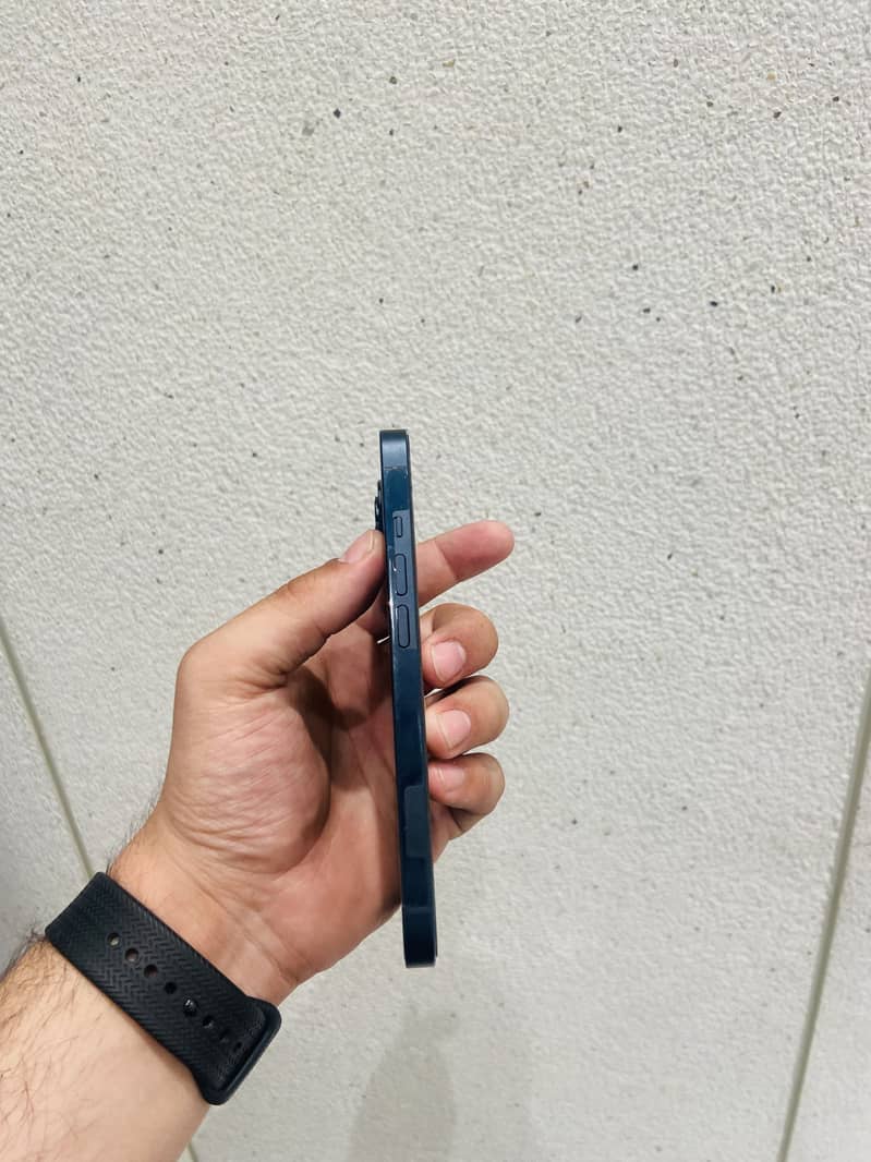 Iphone 14 contact 03098240881 only whats app 1