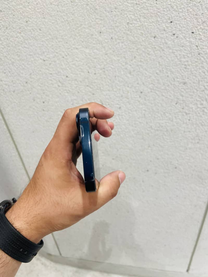 Iphone 14 contact 03098240881 only whats app 4
