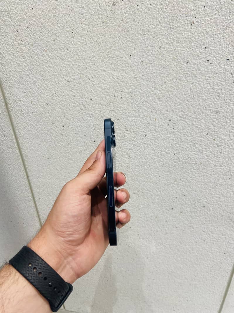 Iphone 14 contact 03098240881 only whats app 5
