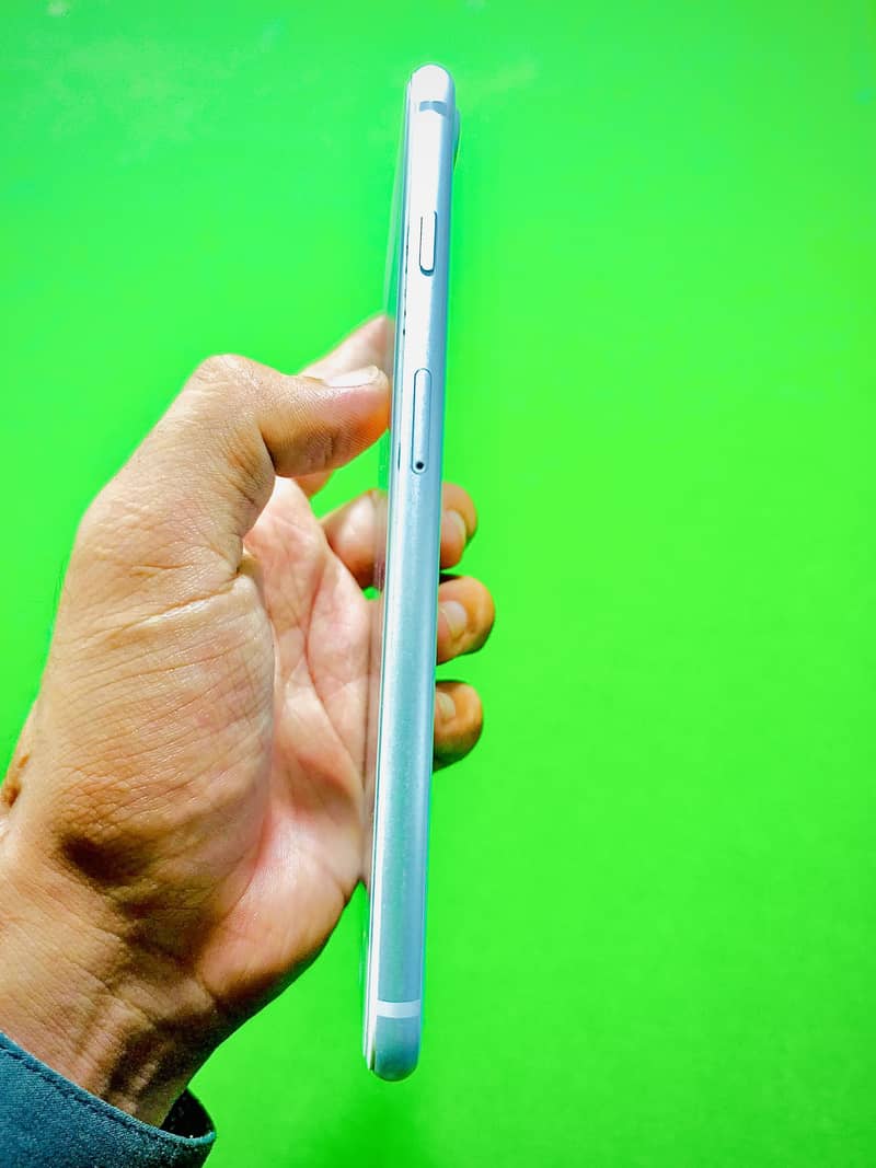Iphone 8 plus 10/10 condition sim time available 2