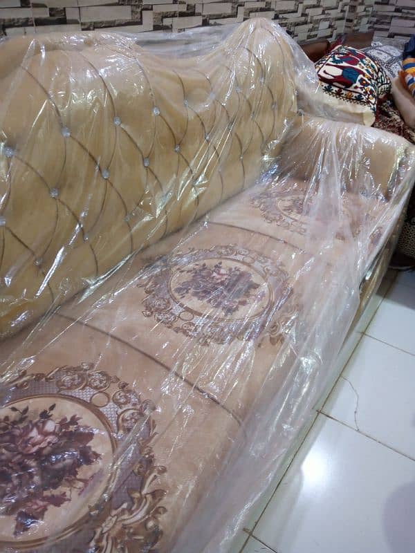 5 seater sofa set with free wooden glass table 4