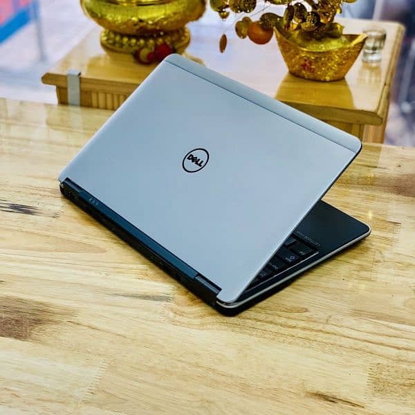 Dell Latitude UltraSlim Core i5 4th Generation 8GB Ram / 128GB SSD 0