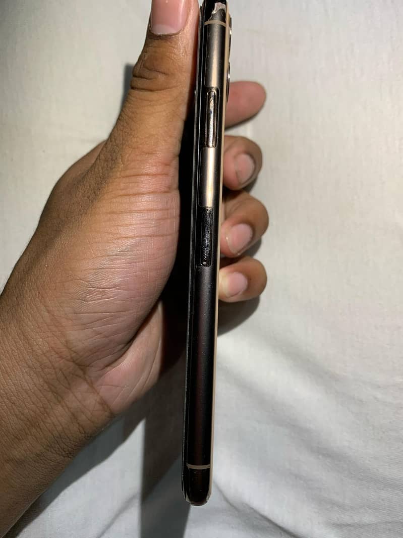 Apple iPhone 11 Pro Max 2