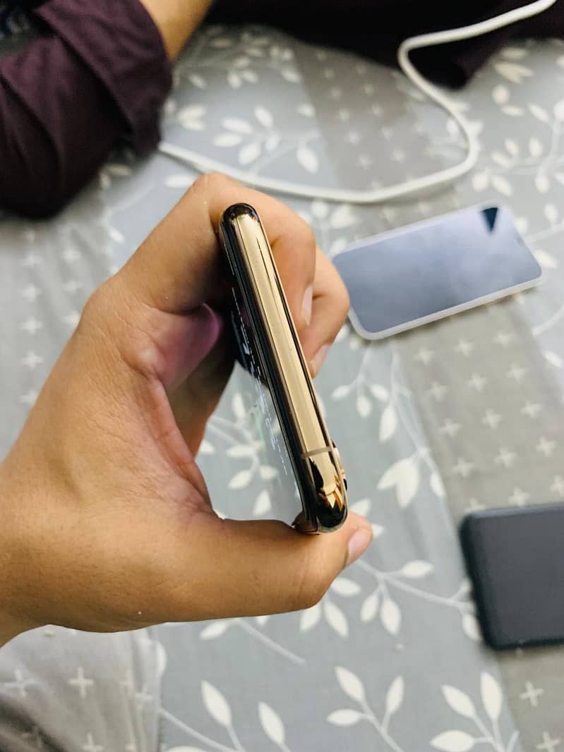 iPhone XS Max 64gb pta approved 0