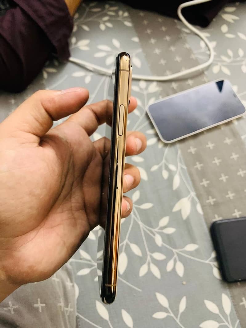 iPhone XS Max 64gb pta approved 1