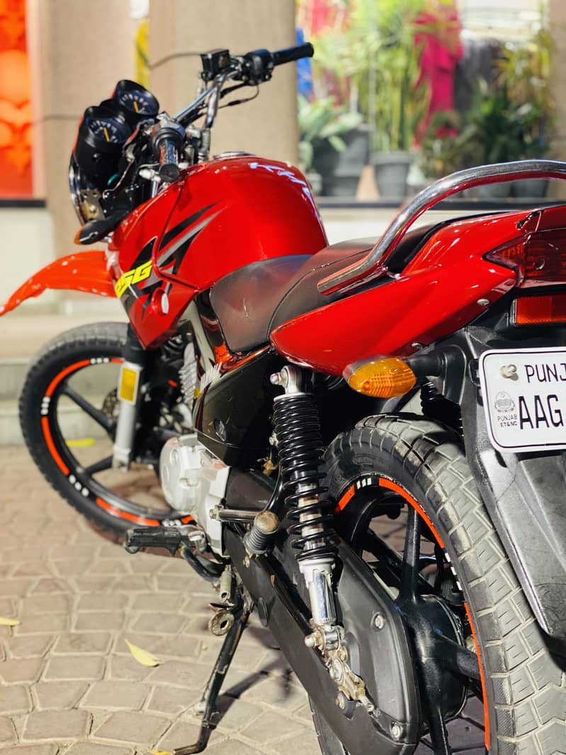 Yamaha YBR 125G 6