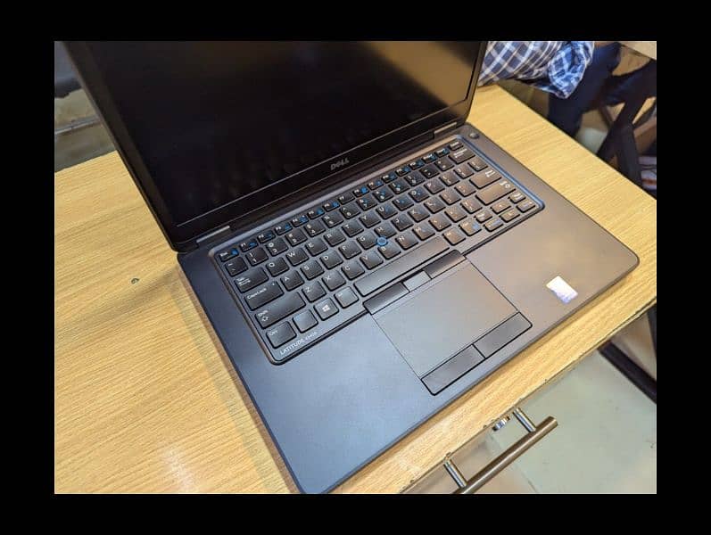 DELL LATITUDE 5450 i5 5th Fhd 8