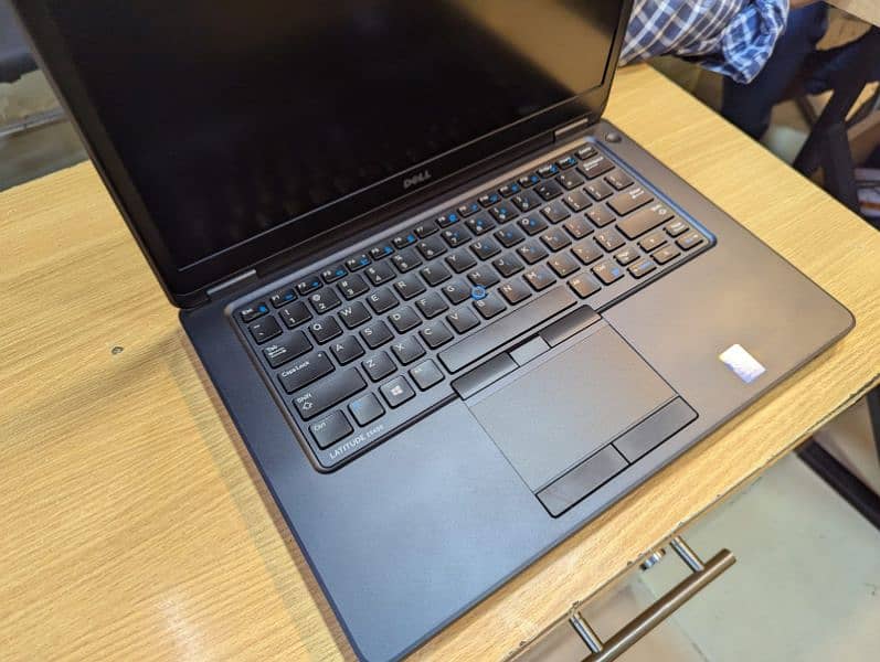 DELL LATITUDE 5450 i5 5th Fhd 9