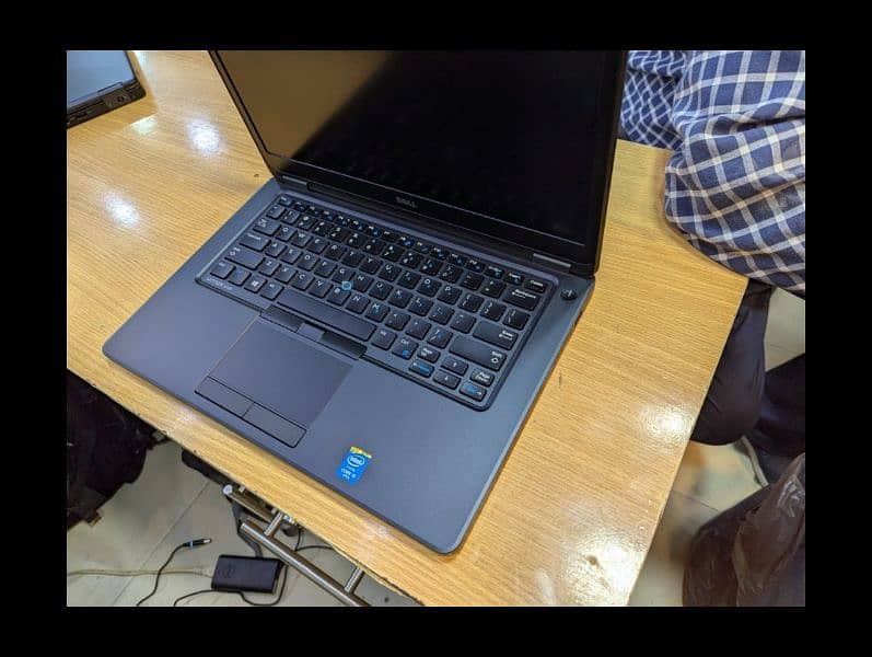 DELL LATITUDE 5450 i5 5th Fhd 10