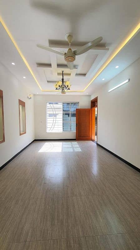 2 Bed Draing Tv Lounge Available For Rent 0