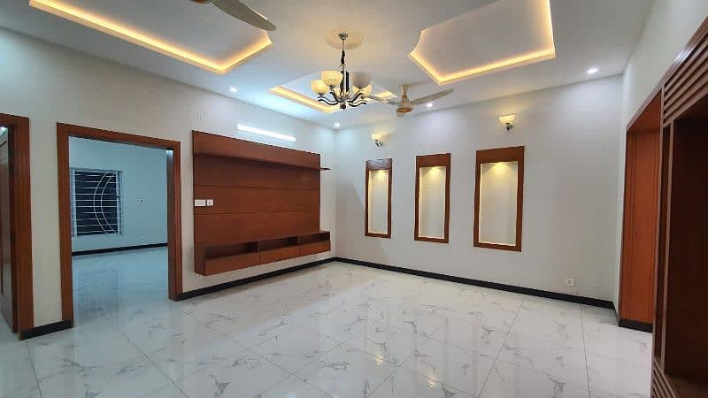 2 Bed Draing Tv Lounge Available For Rent 3