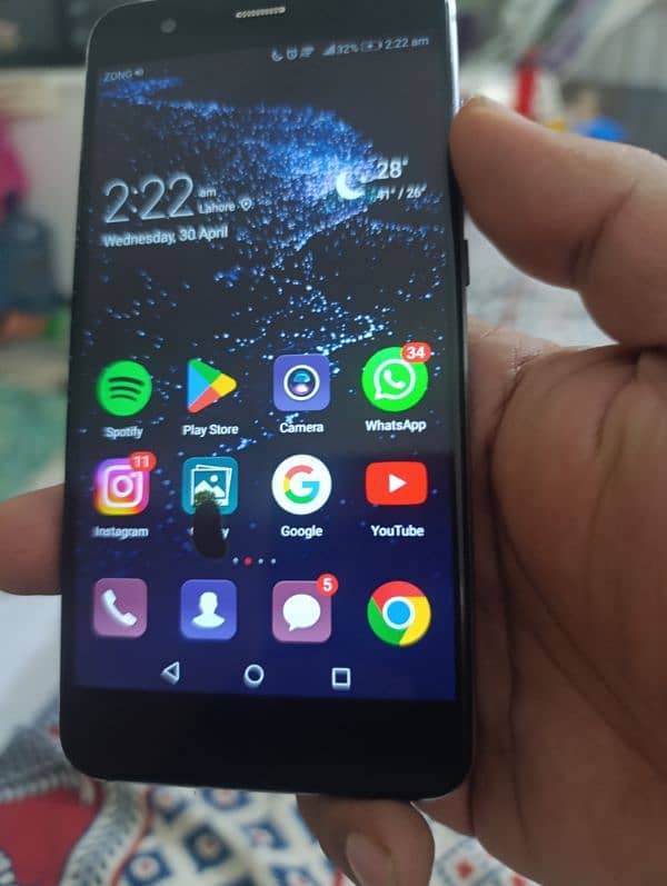 p10 lite 10 on 10 screen par chota black spot hai buss 0