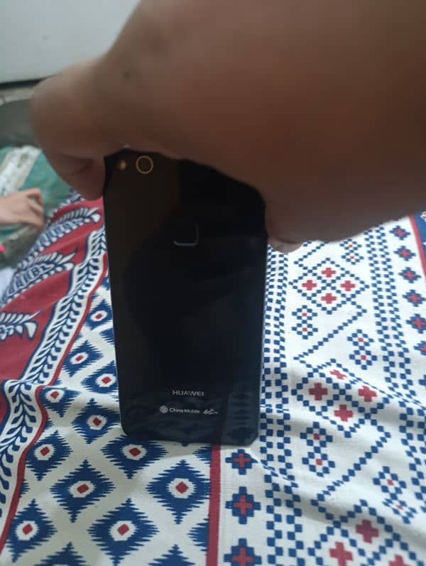p10 lite 10 on 10 screen par chota black spot hai buss 2