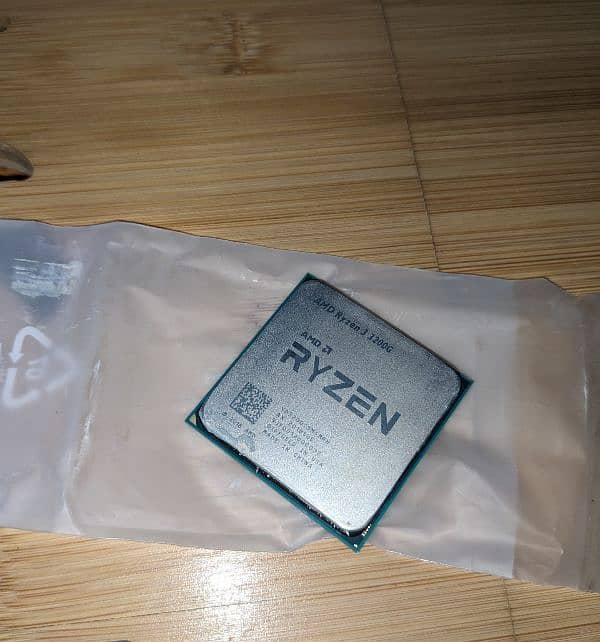 AMD Ryzen 3 3200g with Radeon Graphics 0
