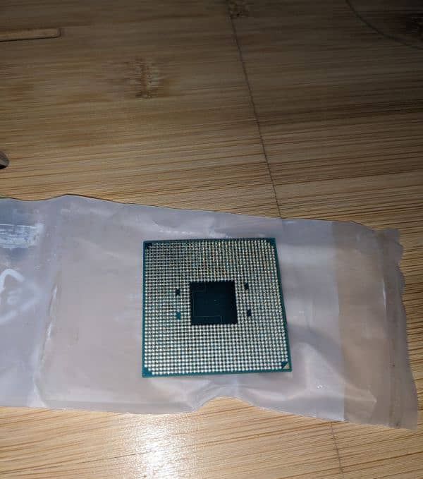 AMD Ryzen 3 3200g with Radeon Graphics 1