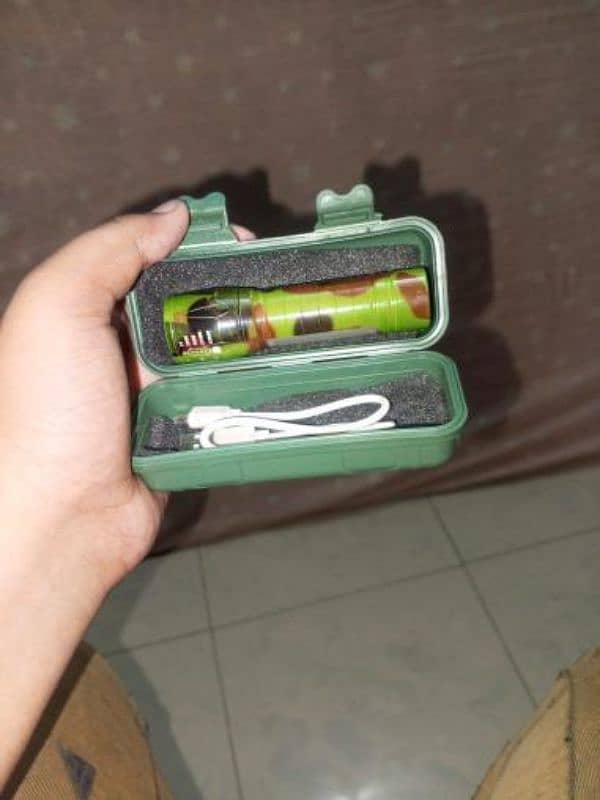 Chargerable flash light | Camo colour | with safe 0