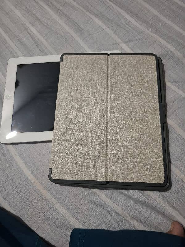 ipad for urgent sale 4