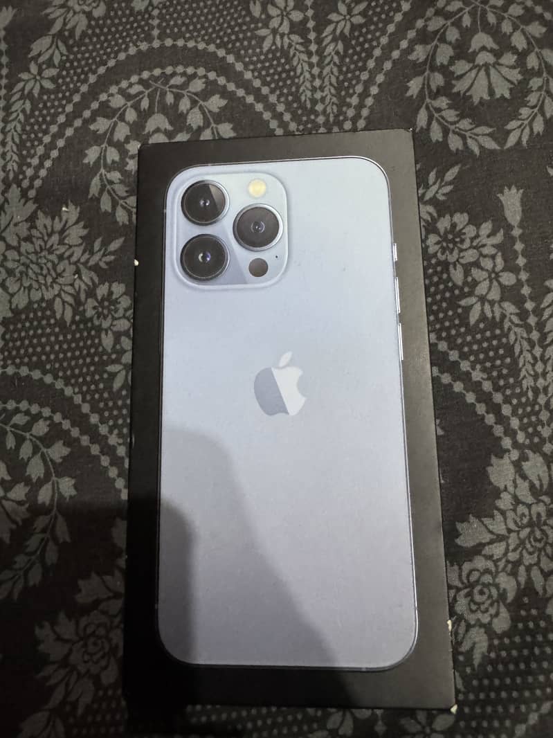 BOX FOR SALE - IPHONE 13 pro 0