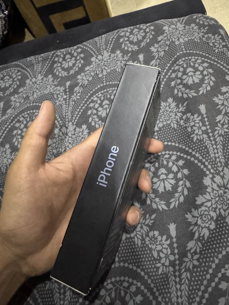 BOX FOR SALE - IPHONE 13 pro 1