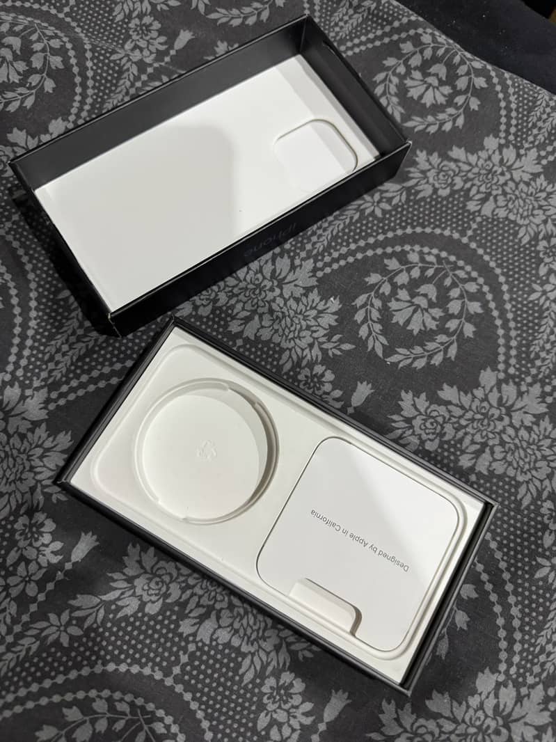 BOX FOR SALE - IPHONE 13 pro 3