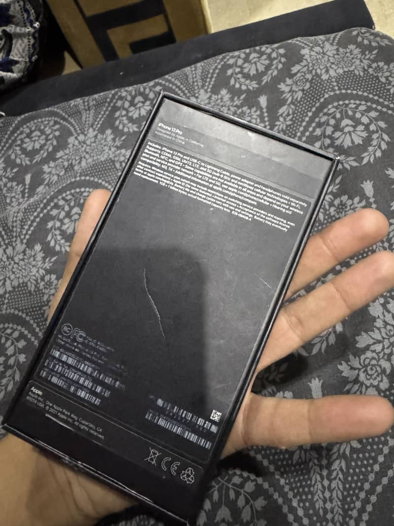 BOX FOR SALE - IPHONE 13 pro 4