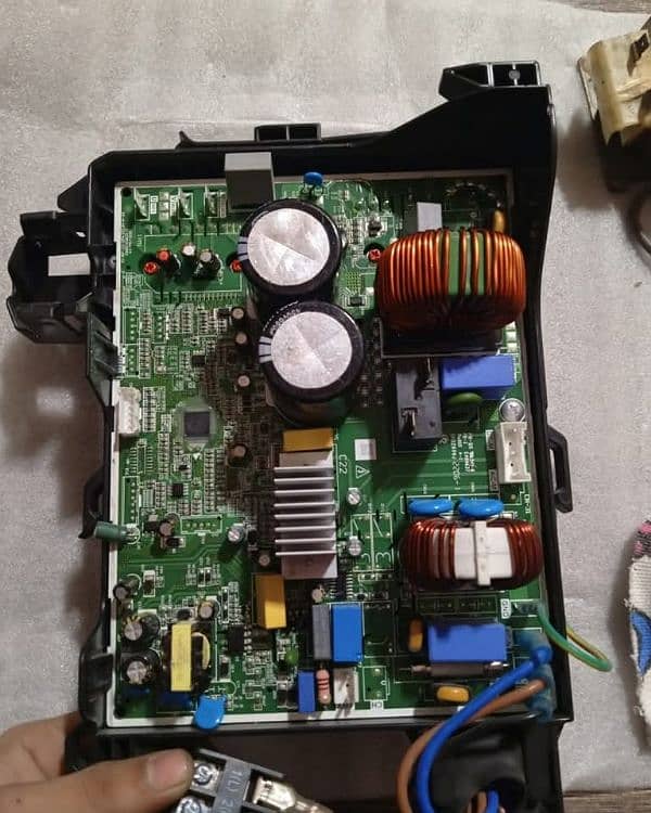 Specialist In Dc Inverter Ac Kits Repairing Master 2