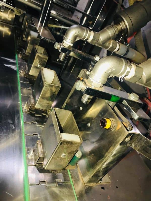 Tetra Pak Juice Filling Packing Machine Box Sealing Filling Packing 1