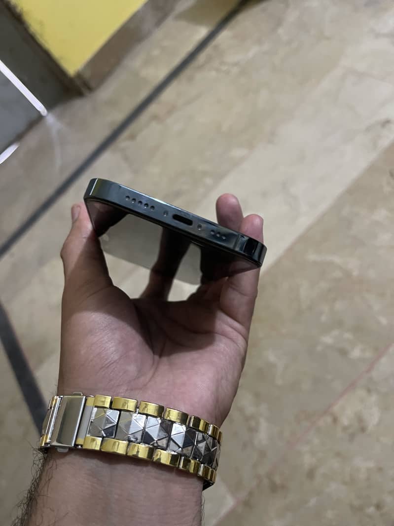 iPhone 12 pro 128 factory unlocked non PTA 5