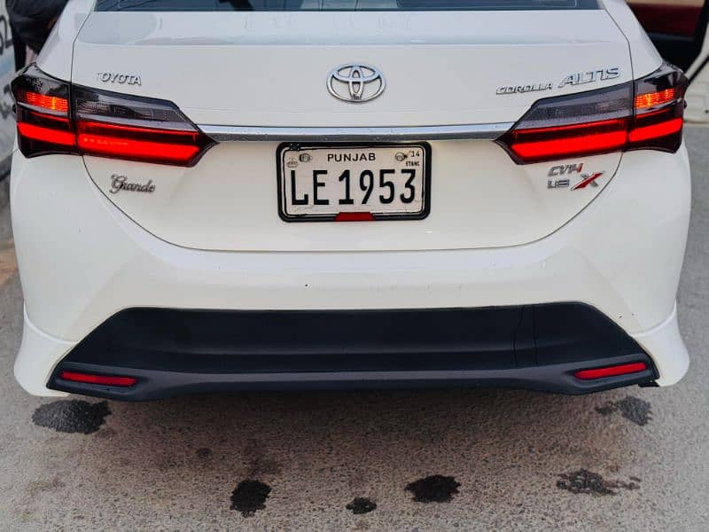 Toyota Altis Grande 2014 10