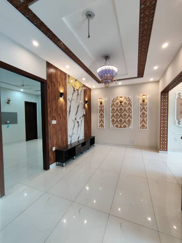 5 MARLA BRAND NEW HOUSE FOR SALE IN EDEN BOULEVARD COLLEGE ROAD LAHORE. 12