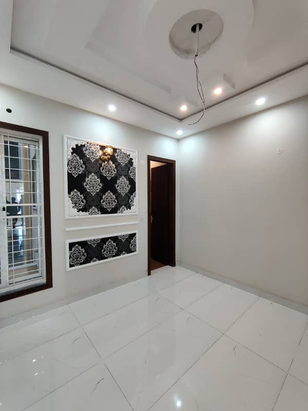 5 MARLA BRAND NEW HOUSE FOR SALE IN EDEN BOULEVARD COLLEGE ROAD LAHORE. 18