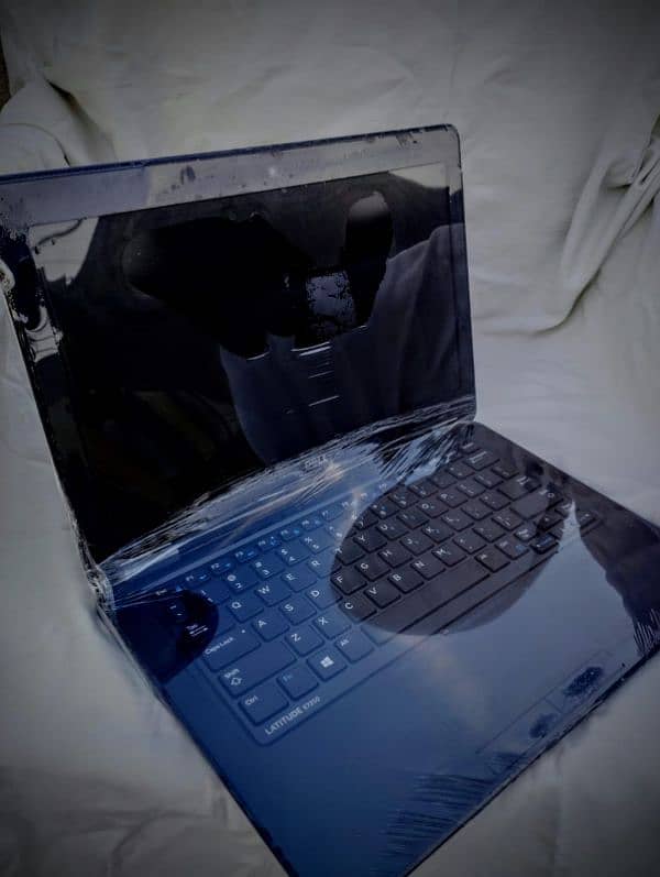 Dell Latitude E7250 Core i5 6th generation 8GB Ram 128GB Ssd 0