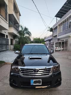 Toyota Hilux Vigo (Invincible)
