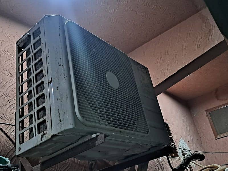 Orient DC Inverter 1 Ton AC in good condition 1