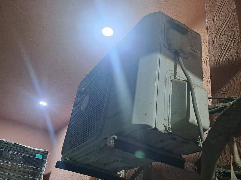 Orient DC Inverter 1 Ton AC in good condition 2