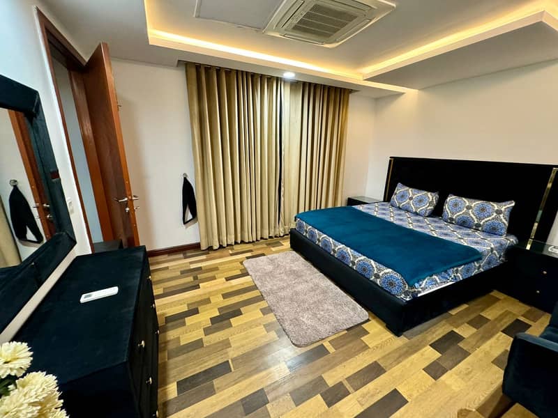 Luxury 2 Bed Flat Gold Crest Mall • 3