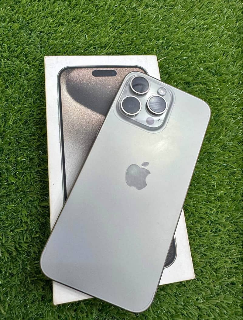 iPhone 15 pro max Natural Titanium 0