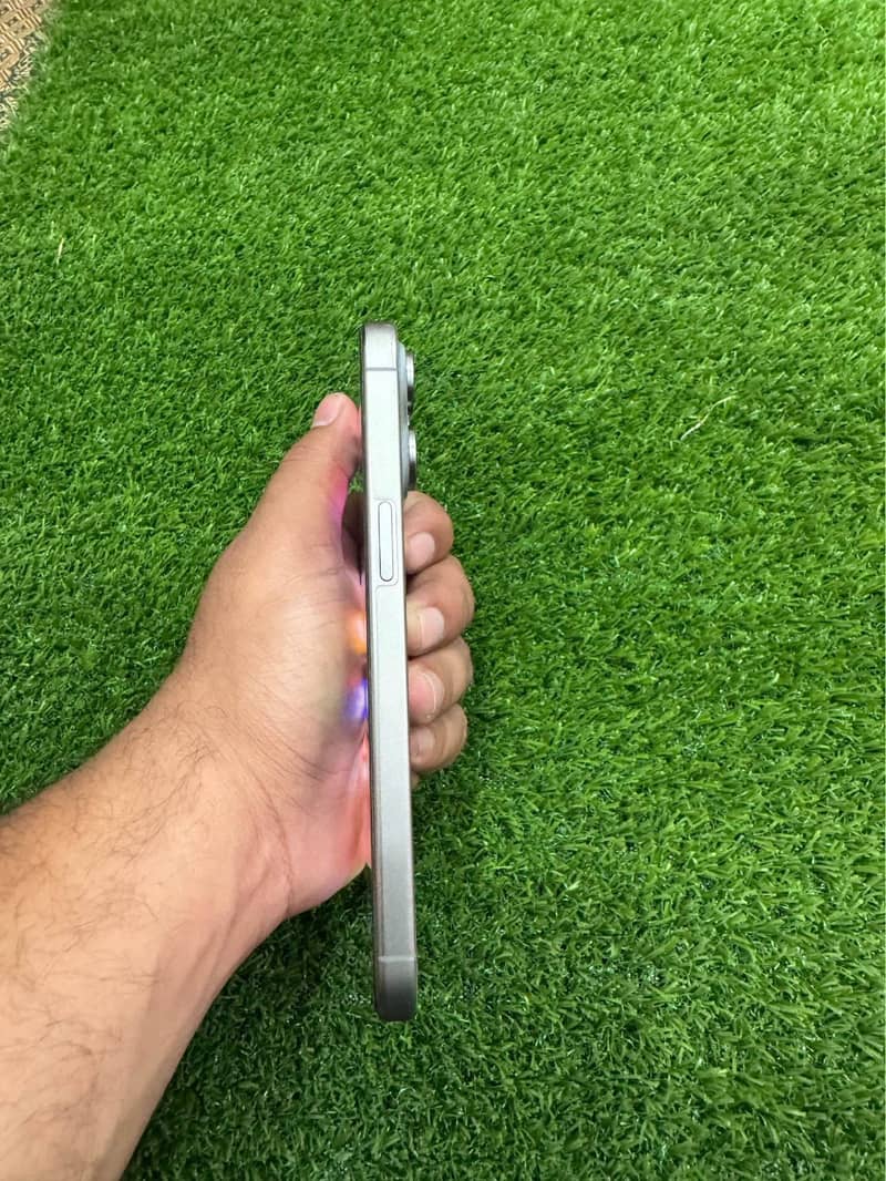 iPhone 15 pro max Natural Titanium 1