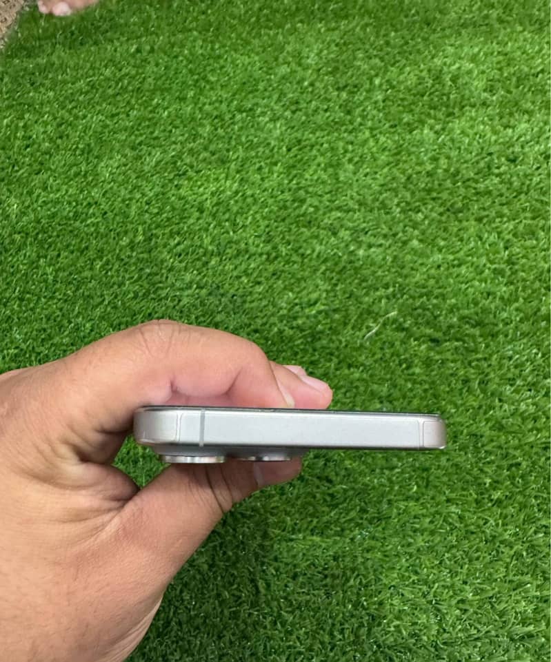 iPhone 15 pro max Natural Titanium 3