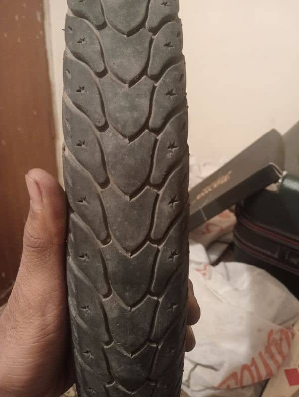 CD 70 service tyre and panther tube 0