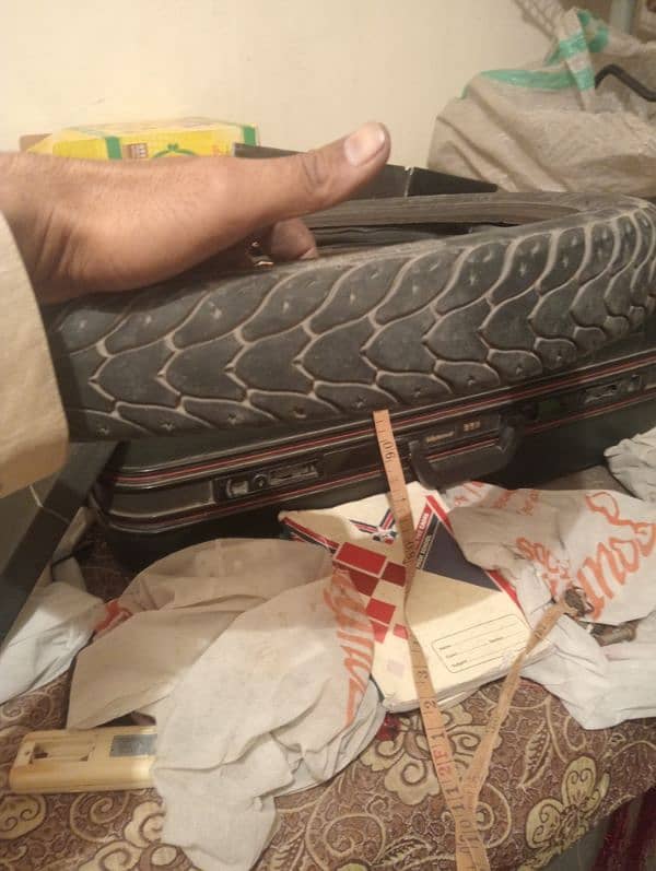 CD 70 service tyre and panther tube 3