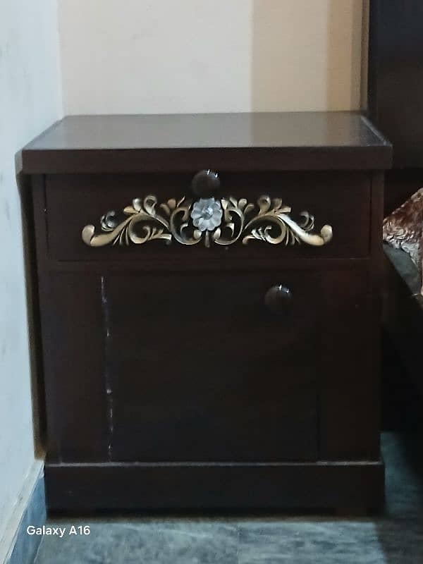 Wood bed and site table and also dressing 3