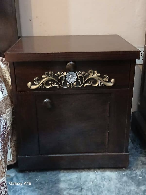 Wood bed and site table and also dressing 4