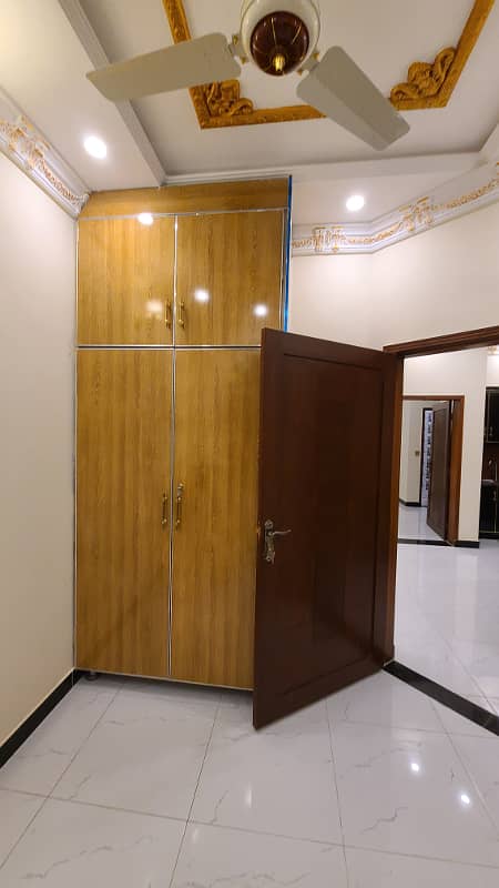 5 MARLA PORTION AVAILABLE FOR RENT 6