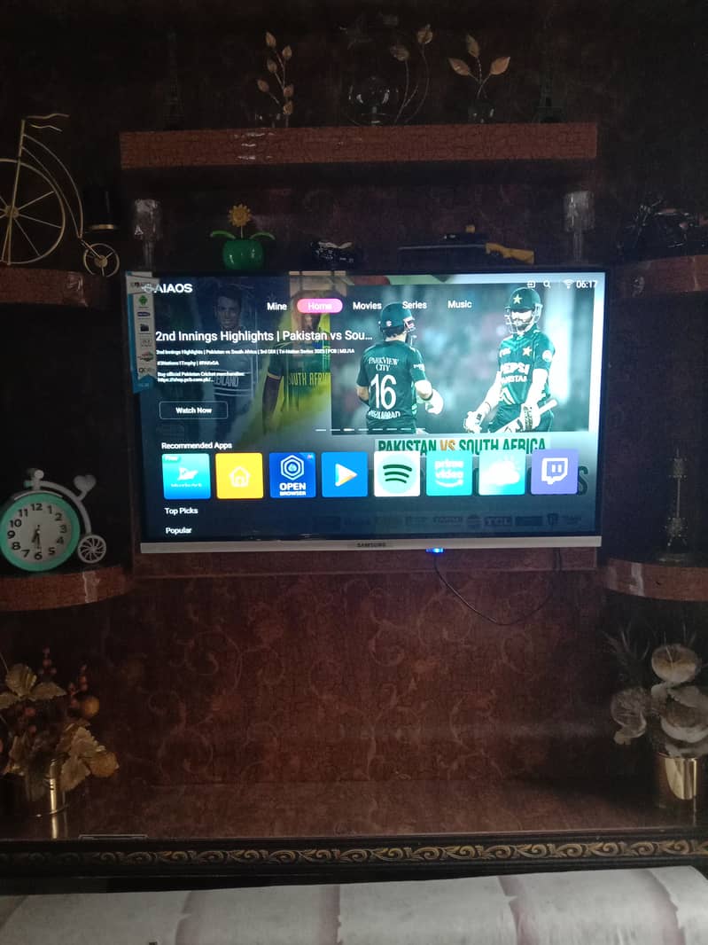 Samsung 32 inch led for sale just 10 days use Android 0